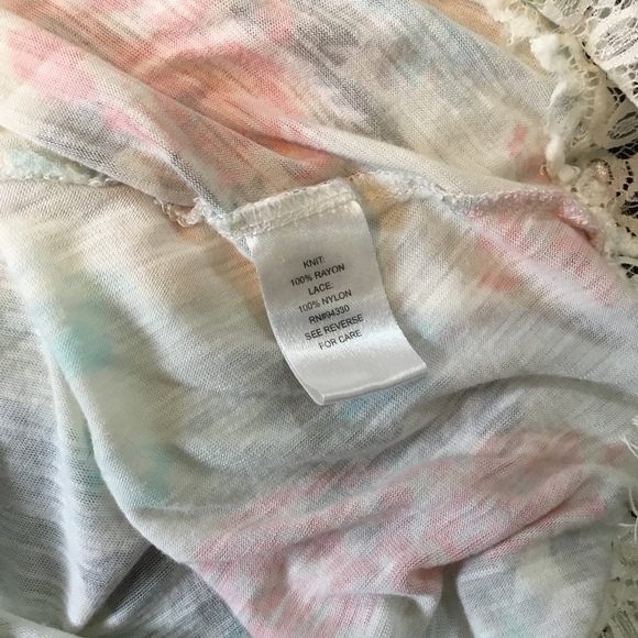 Take Out floral tank with lace hem measures like a S/M refer to desc… - Picture 9 of 16